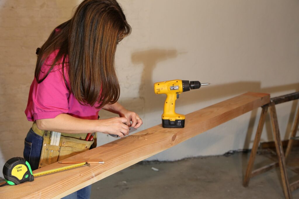 women-plumber womwn Plumber fixes Stratford's homeowners problems